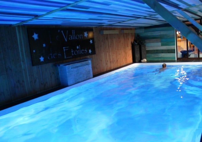 La piscine intérieure chauffée du Spa à Loches
