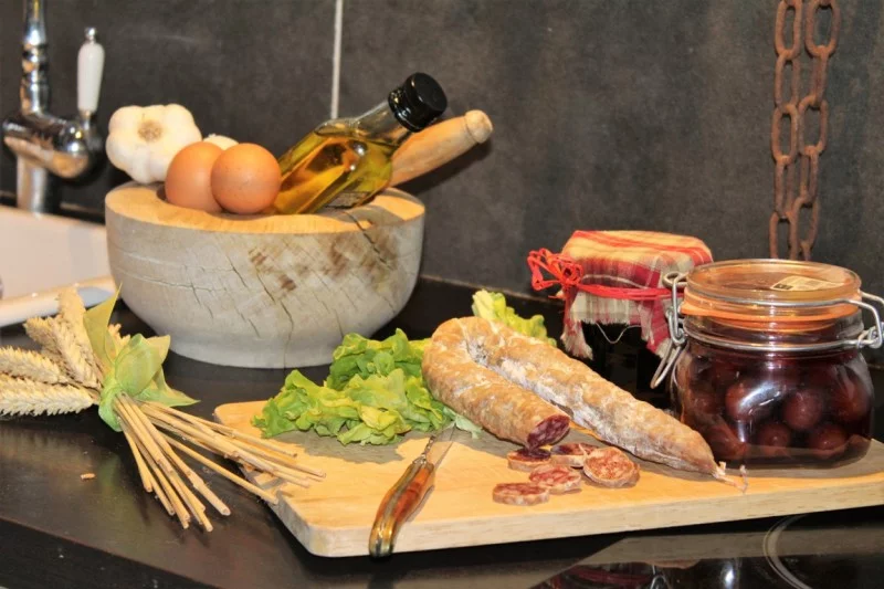 Gîte de caractère en Ardèche avec piscine privée : retour de marché au Vallon des Étoiles et découverte des produits locaux
