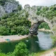 Pont d’Arc, célèbre site naturel en Ardèche, à découvrir lors des 100 balades en Ardèche aux alentours du Vallon des Étoiles, paysages emblématiques et rivière