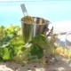 Dégustation de vin devant la piscine du gîte La Bergerie, ambiance chaleureuse et art de vivre en Ardèche, parfait pour couples et familles