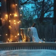 Jacuzzi en nocturne au Vallon des etoiles